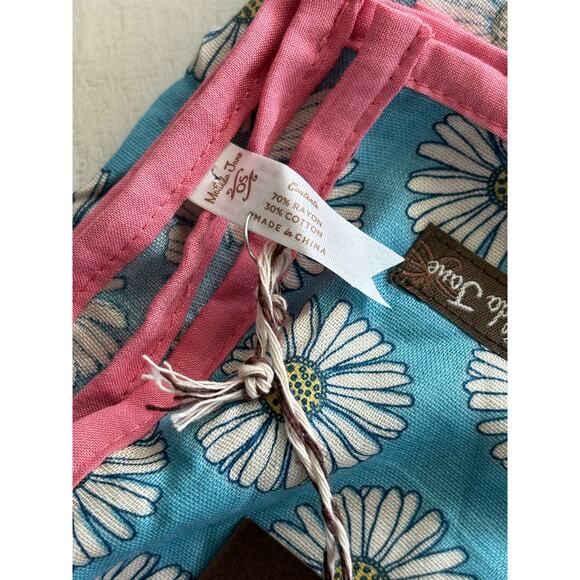 MATILDA Jane Daisies swaddle blanket 44 x 44 Rayon and Cotton NWT - Picture 3 of 3